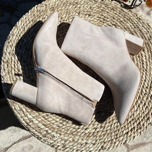 {Calvin Klein} Finch Dune Color 👢 Size 8